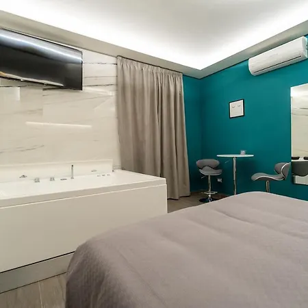 Intimity Luxury Hotel *